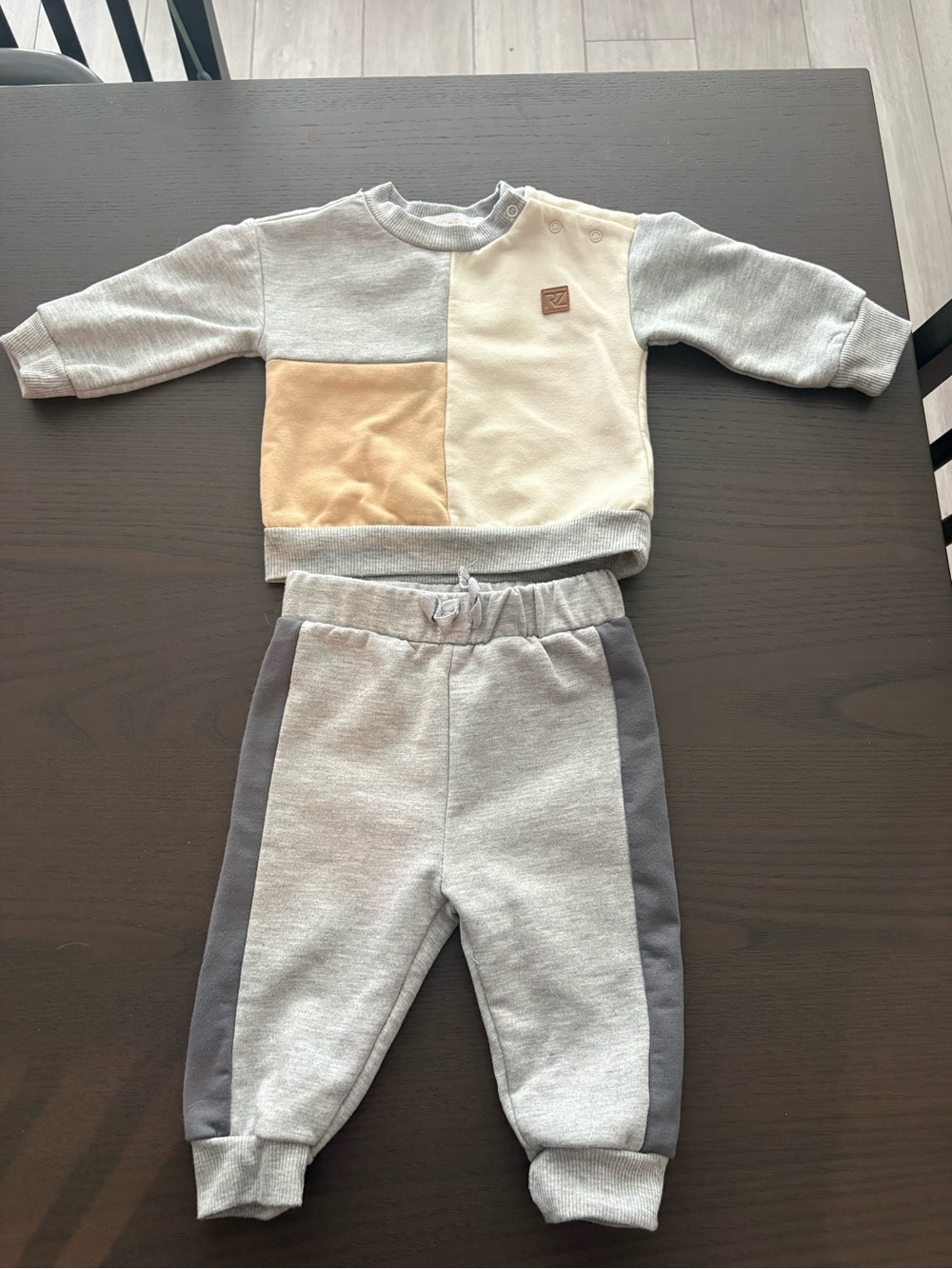 Rachel Zoe Kids Colorblock Sweatshirt & Joggers - Gray/Cream/Tan